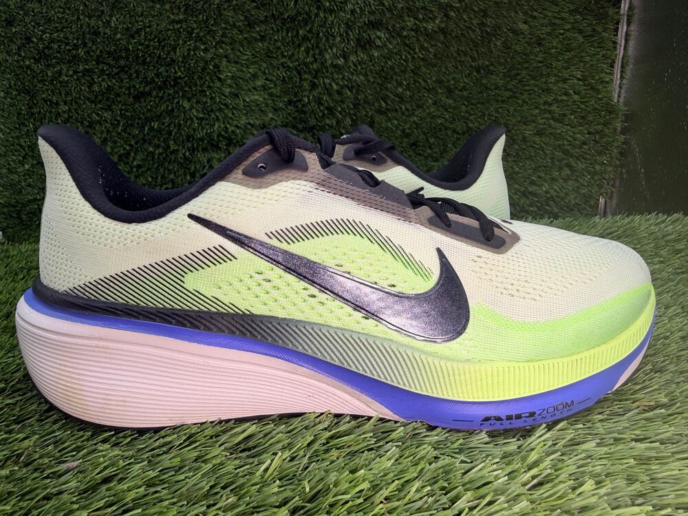 Nike Air Zoom Pegasus 42 IB1873-702 Athletic Sneaker Mens 9.5 Green Mesh Running